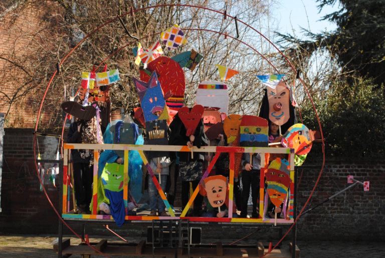 masques et char de carnaval