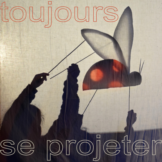 des enfants projètent des ombres