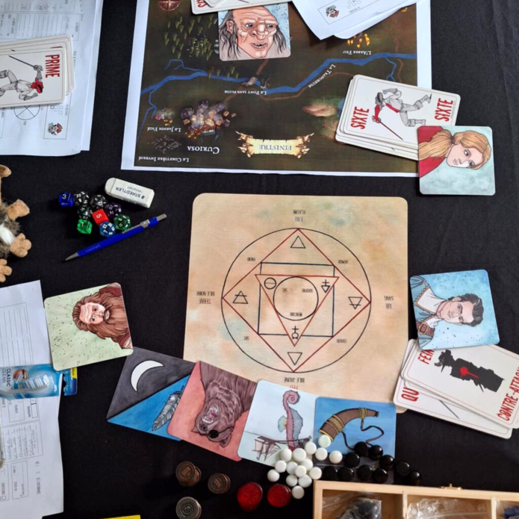 table de jeu de rôle avec plans, cartes et pions