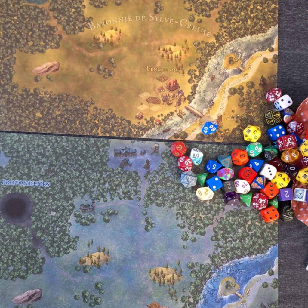 plateau de jeu avec deux cartes : le monde de surface et le monde des profondeurs